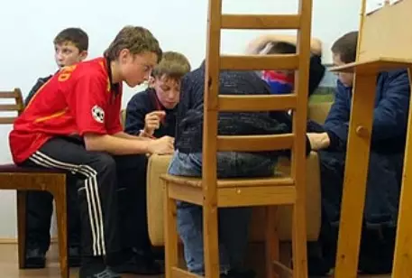 В России 9 из 10 детдомовцев остались без жилья