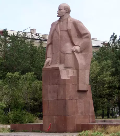 В Караганды памятник Ленину перенесут на окраину города