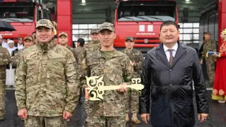 Мокрые, радостные, романтичные. Какими чиновники и депутаты Казахстана были на этой неделе