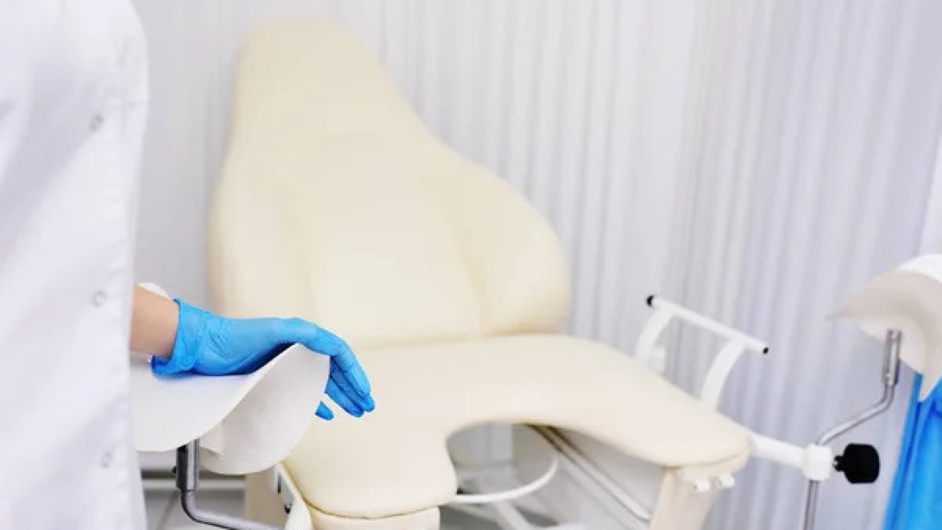 Акушерские осмотры в школах Казахстана: мера защиты девочек или нарушение их прав