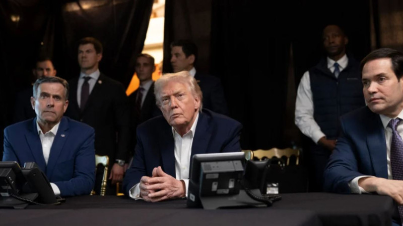 Дональд Трамп наблюдает за операцией по захвату Николаса Мадуро. Фото: Белый Дом