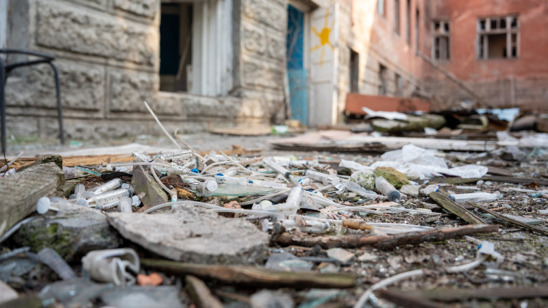 Так сейчас выглядит территория бывшей железнодорожной больницы в Алматы. Фото: ©️ Tengrinews.kz / Болат Айтмолда