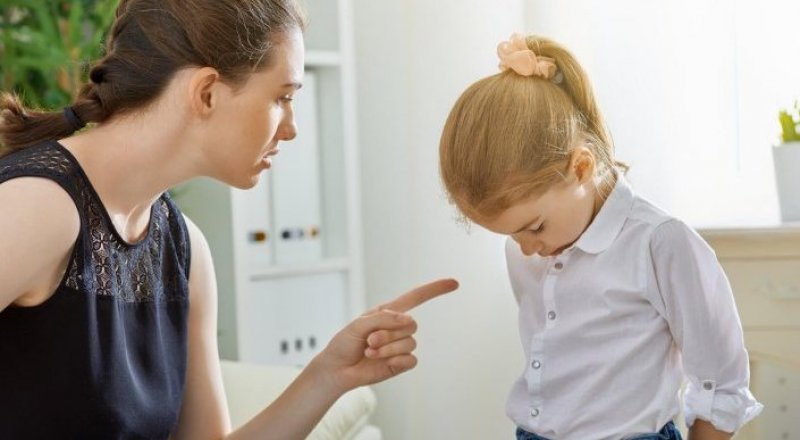 Надя комедиялық әйелдің жалаңаш суреті