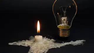 Бірнеше пәтер коммуналдық қызметке қарыз болса, тұтас үйді жарықтан айыру дұрыс па?