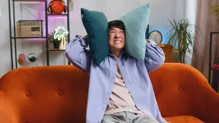 Түнде көпқабатты үйлерде бала жылағаны үшін көршілер шағымдана ала ма?