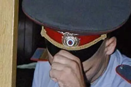 В Саратове двое милиционеров ограбили прохожего