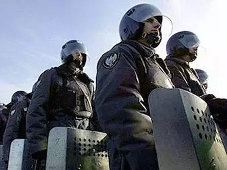 На митинг в честь отставки Лужкова явилось больше ОМОНа, чем москвичей