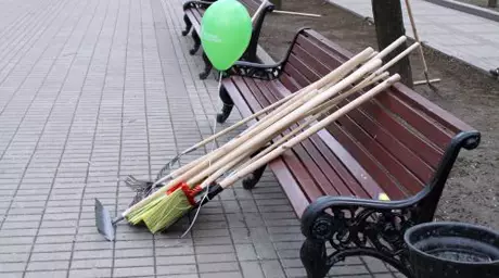 Рабочие АО "Зеленстрой" начали забастовку из-за невыплаты зарплаты