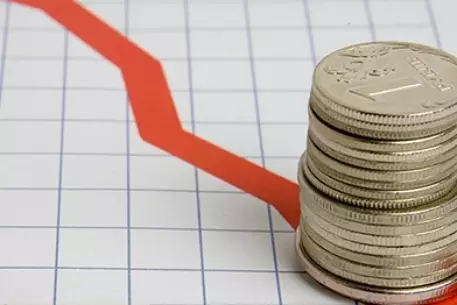 Рубль девальвирует на 10 процентов за полгода