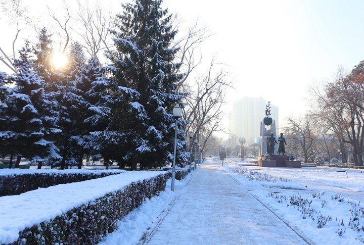 В парке у старой площади. ©Ярослав Радловский