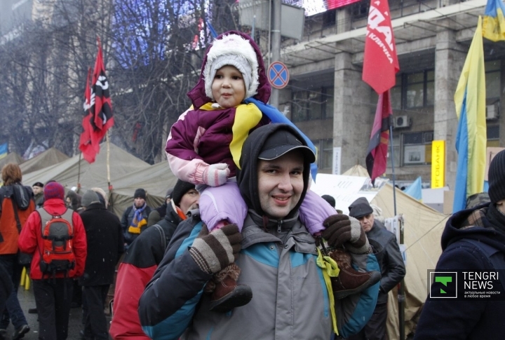 Революции все возрасты покорны.
©Владимир Прокопенко