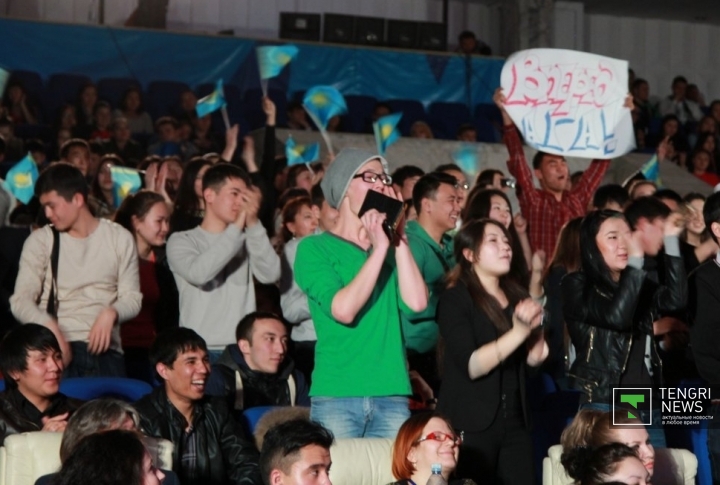 Каждый университет имел свою группу поддержки. ©Владимир Прокопенко