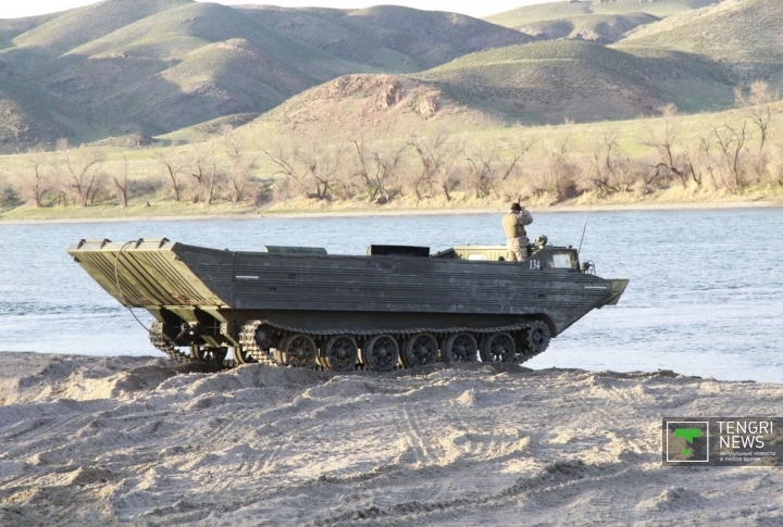 ПТС - плавающий транспортер.