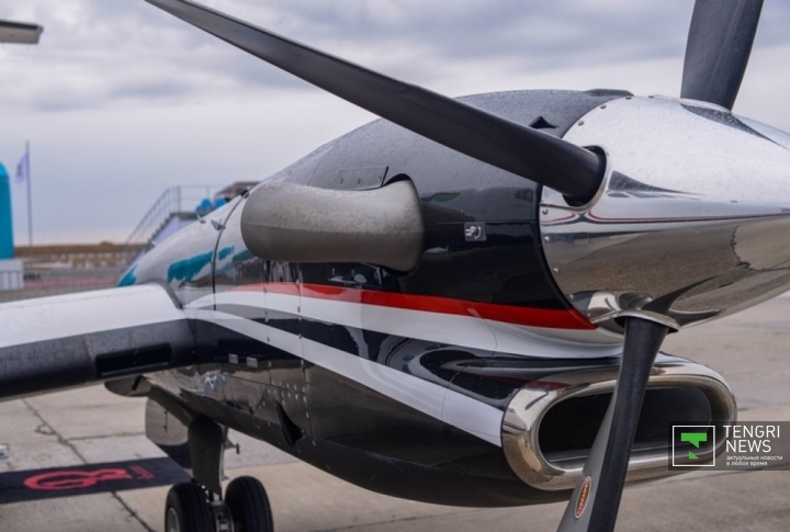 Самолет Beechcraft Kingair 350 для грузопассажирских перевозок. Данный самолет может перевозить до 13 пассажиров, дальность полета составляет до 3000 километров. В Казахстане уже есть пара-тройка таких самолетов, один из них есть у "Казгеокосмоса".
