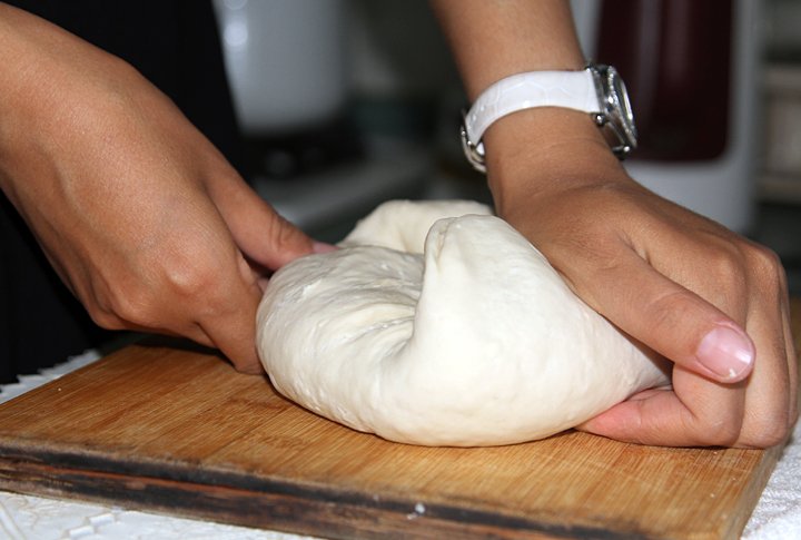 Тесто для бешбармака. ©Роза Есенкулова