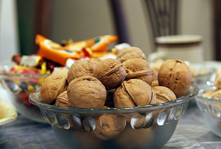 На дастархане даже есть казахстанские конфеты. ©Роза Есенкулова