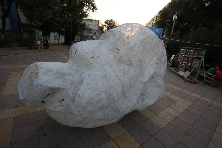 Арт-объект на алматинском Арбате. ©Ярослав Радловский