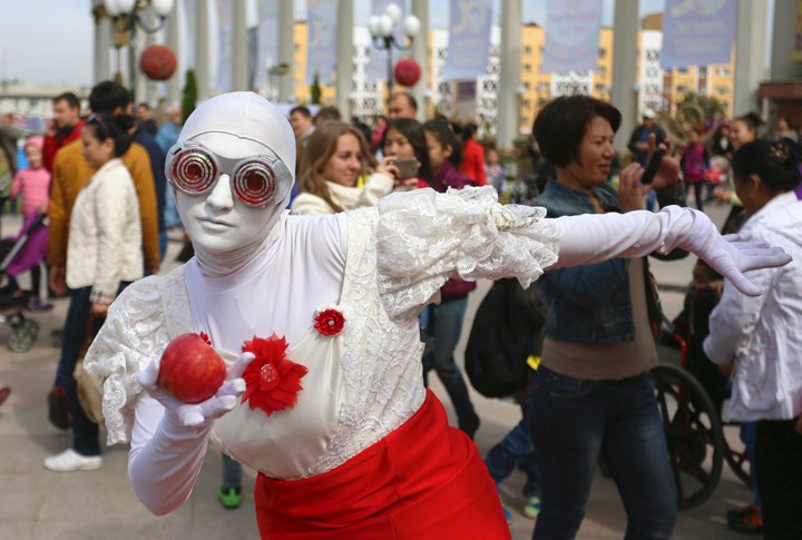 Артисты городских театров традиционно участвуют в Apple Fest. ©Ярослав Радловский
