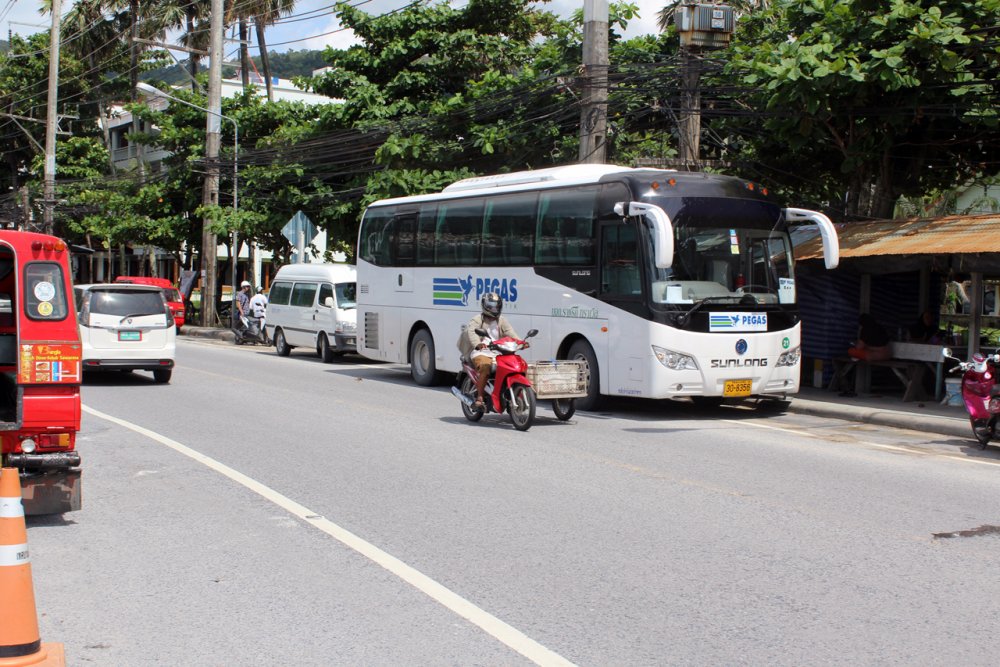 На таком комфортабельном автобусе вы сможете посетить все экскурсии по Таиланду.