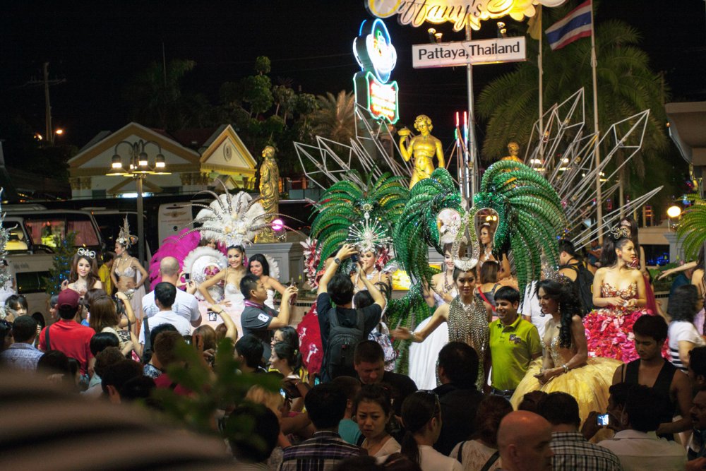 После шоу трансвеститов можно сфотографироваться с артистами. Шоу трансвеститов есть в Паттайе и Пхукете.