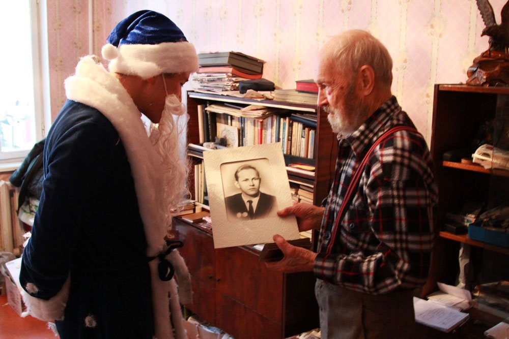 Когда началась Великая Отечественная, ему было всего 14 лет. Тогда он с семьей жил в Перьми. Возможно, именно война повлияла на то, что всю свою жизнь он впоследствии посвятил авиации. © tengrinews.kz