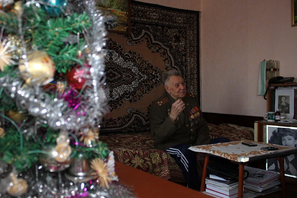 "Я очень рад и тронут, когда ко мне приходят алматинцы. Мои двери всегда открыты и не только по праздникам. В новом году всем казахстанцам желаю мира над головой. Для нас, ветеранов, - это самое главное!" © tengrinews.kz
