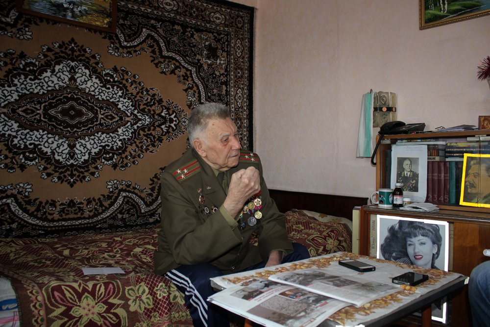 В составе Брестского гвардейского танкового полка-прорыва Малышев освобождал Украину, Беларусь, Польшу, Молдову, Румынию и Венгрию. "В Венгрии было большое сражение. Было около 600 танков с той и с другой стороны. В танковом бою 12 октября 1944 года я был тяжело ранен. Снаряд пробил броню танка и осколки зацепили меня", - рассказал ветеран. © tengrinews.kz
