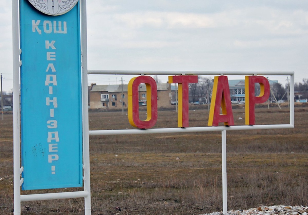 На военной базе неподалеку от города Отар полным ходом идет подготовка к соревнованиям.