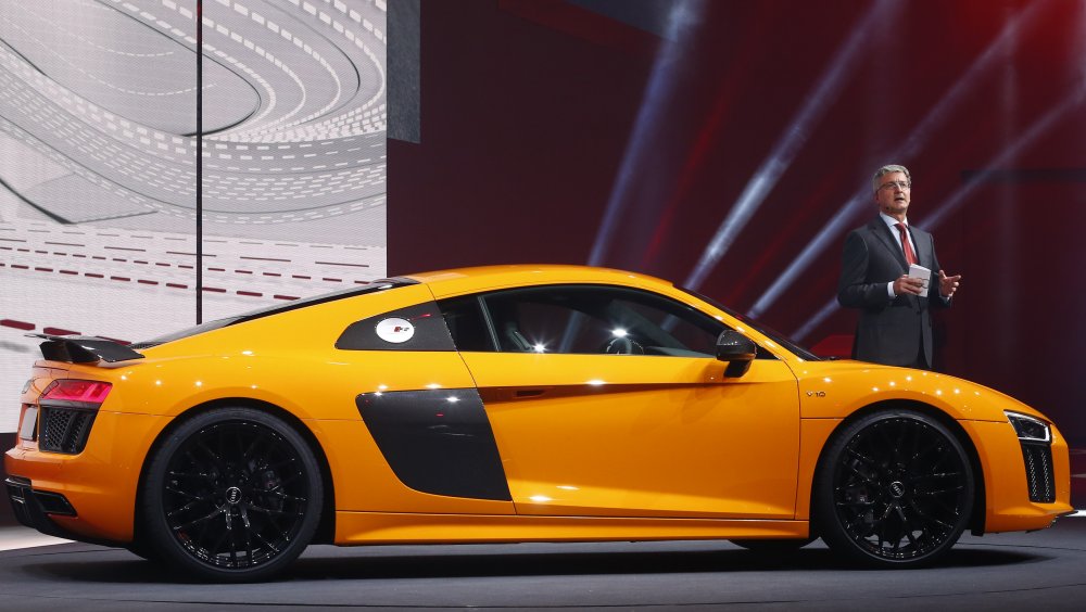 Второе поколение суперкара Audi R8 оснащается исключительно 5,2-литровым "атмосферником" V10, развивающим 540 лошадиных сил. © REUTERS