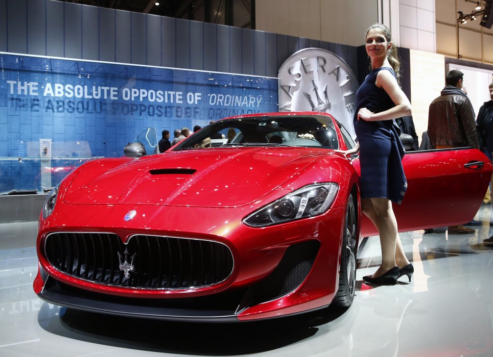 Новый Maserati Gran Turismo MC Stradale - это гоночная версия обычного GranTurismo, по мнению знатоков, получилось не намного злее, но управляется и звучит лучше. © REUTERS