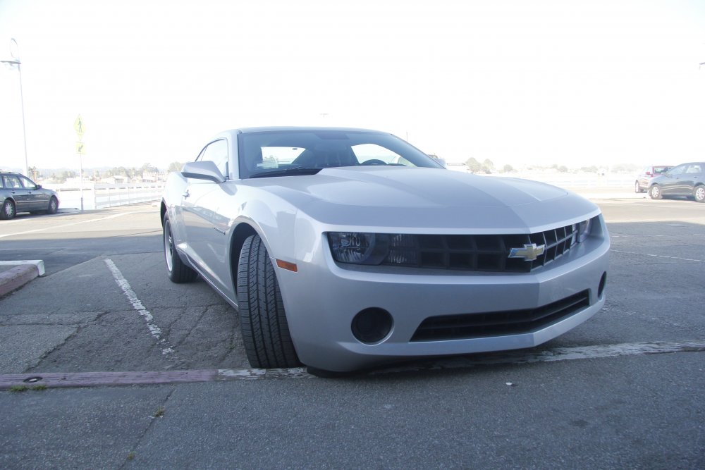Еще один Muscle Car - Chevrolette Camaro. Такой же, как в "Трансформерах", только не желтый, а серебристый. ©Дмитрий Хегай