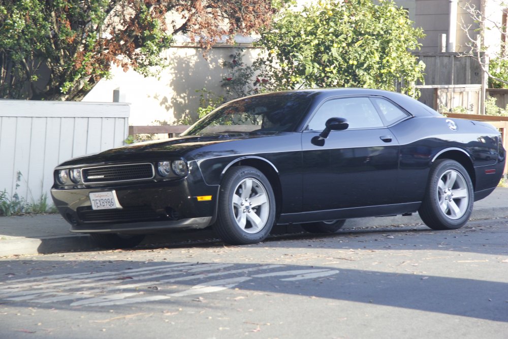 У пляжа можно найти рестайлинговый Dodge Challenger. Такой снялся в четвертой части "Форсажа". ©Дмитрий Хегай