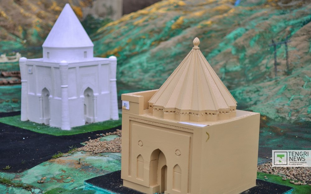 Эти макеты уже успели обновить. © Фото Турар Казангапов.