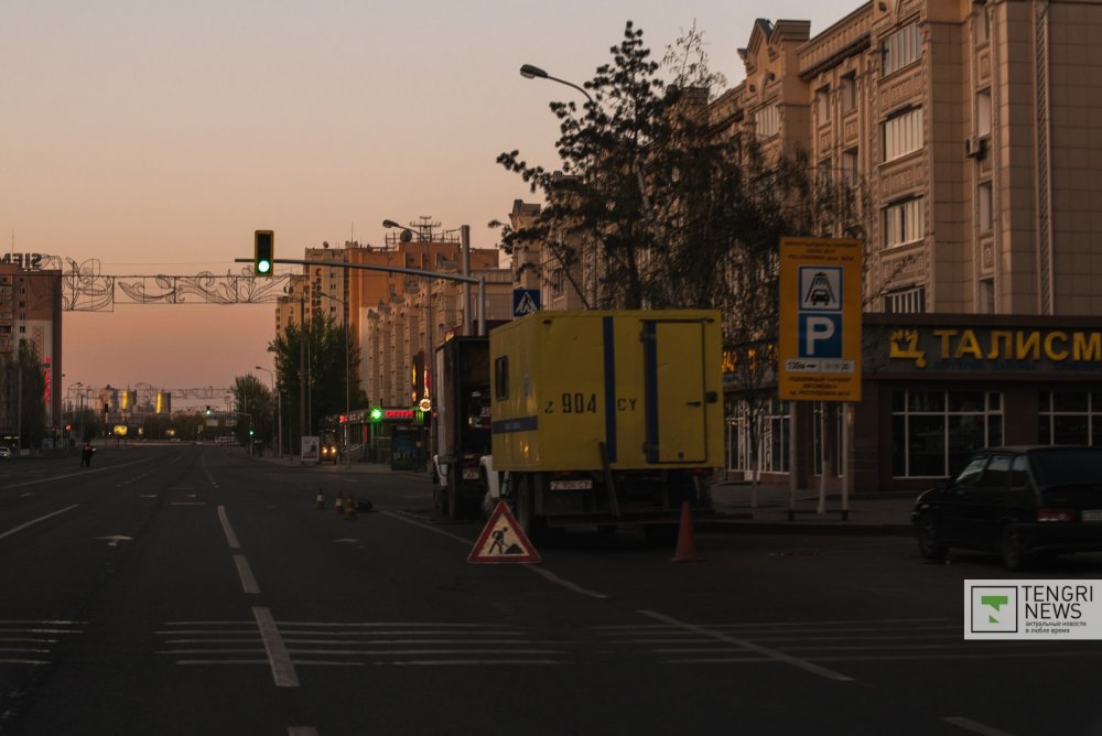 Та же "участь" уготовлена и проспекту Республики. Фото Турар Казангапов ©