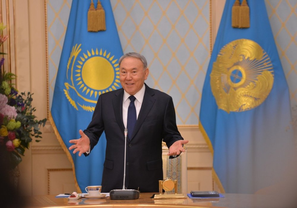 2015 год. "Мы, мужчины, куда денемся без вас? Все равно вокруг крутимся. Но нас надо тоже на длинном поводке держать: чтобы крутился-крутился, канат закончится, и снова возвращался. Тогда будет крепкая семья". Фото Турар Казангапов©