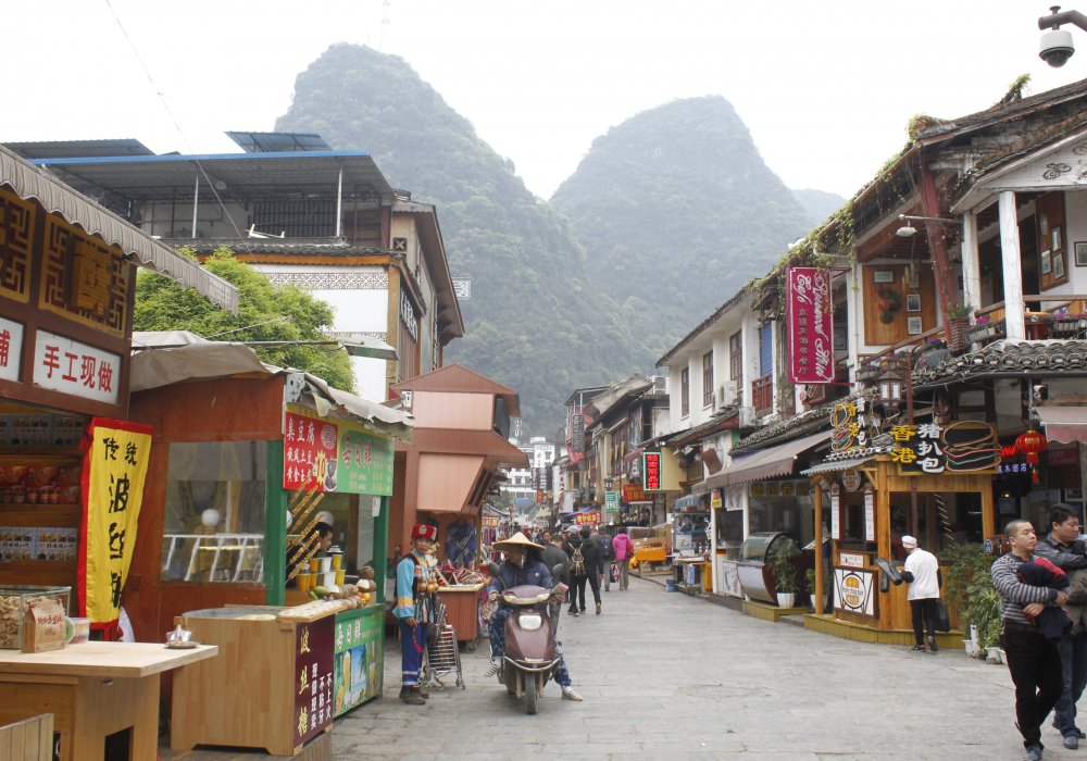 Пешеходная улица в Яншо. Фото Роза Есенкулова ©