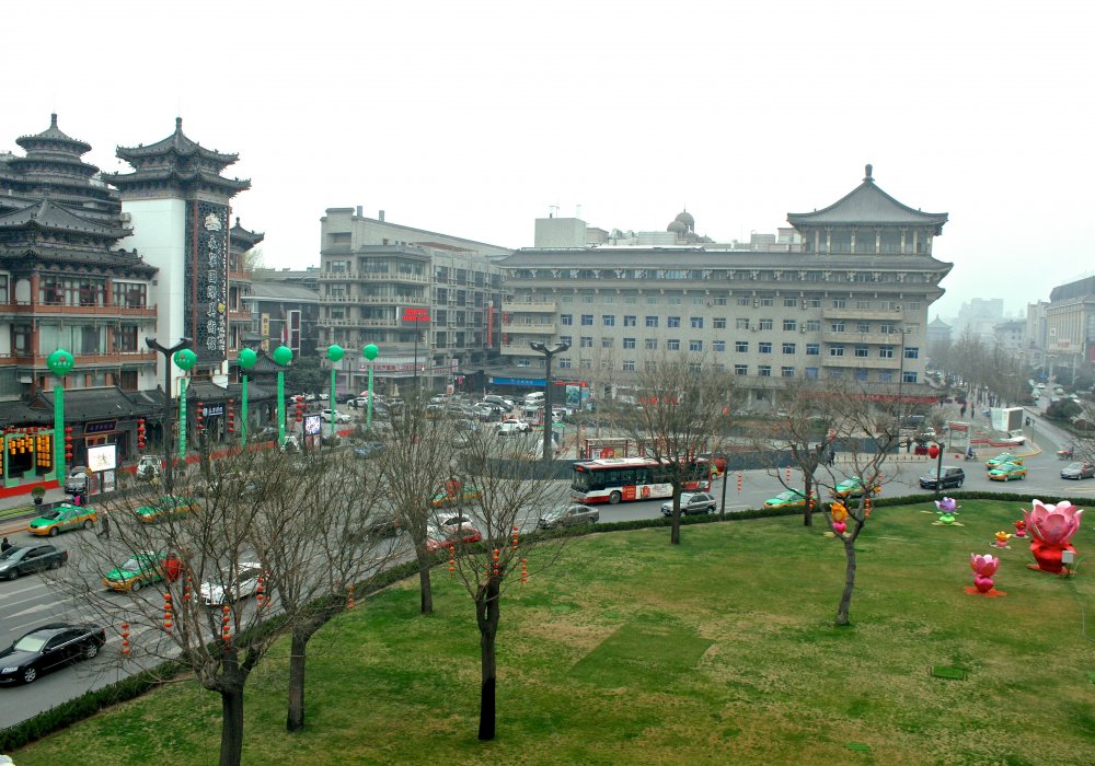 Даже новые здания в Китае строят в виде пагоды, тем самым придавая городам особый шарм. Роза Есенкулова ©