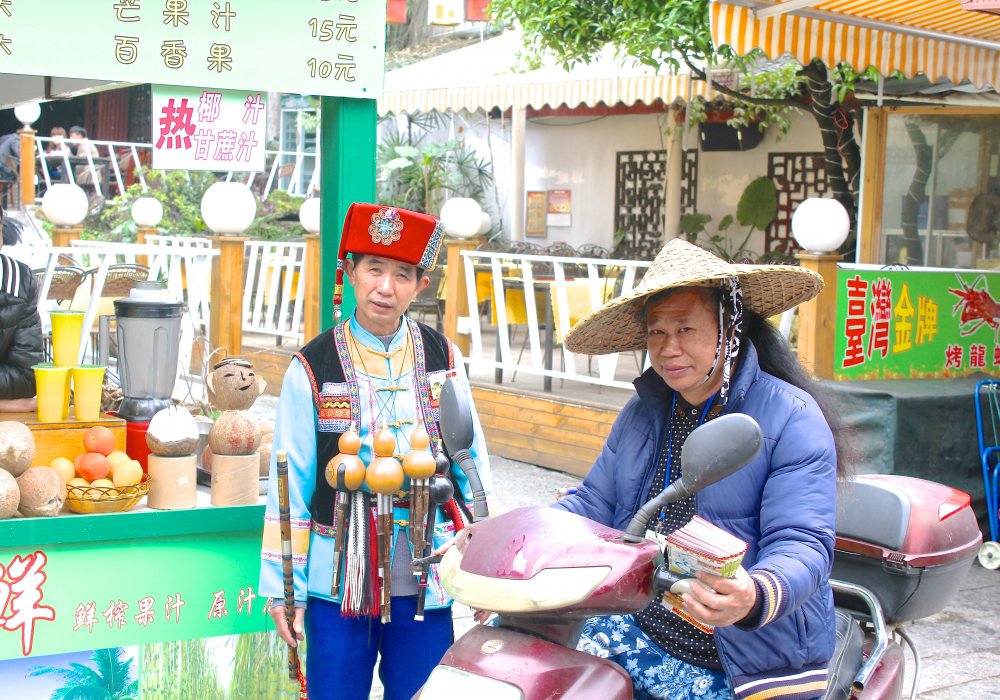 Обычные продавцы соков. Фото Роза Есенкулова ©