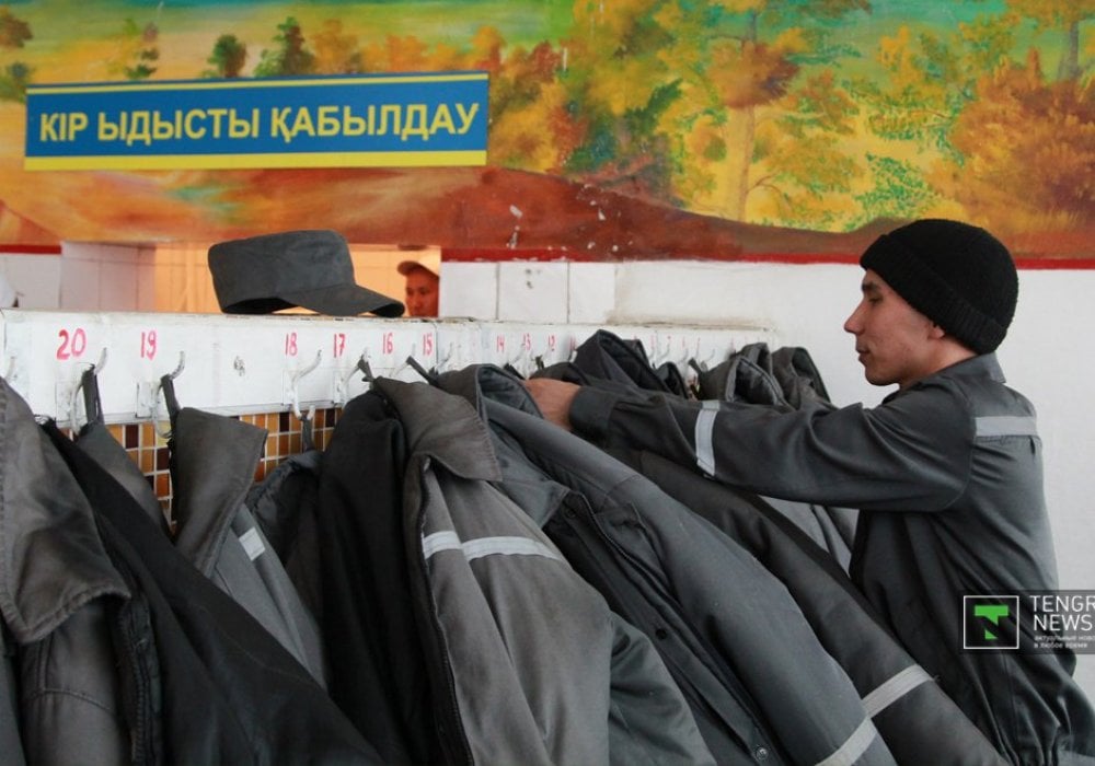 Раздевалка в столовой.