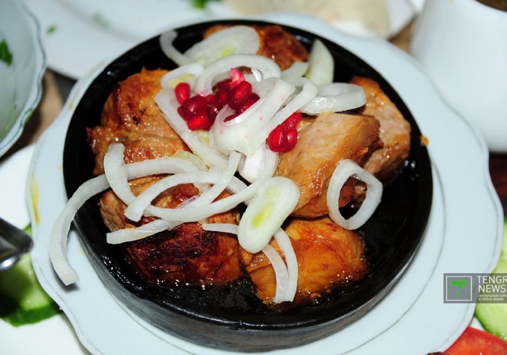 Грузины едят много мяса. Но в два раза больше они едят овощей и фруктов.