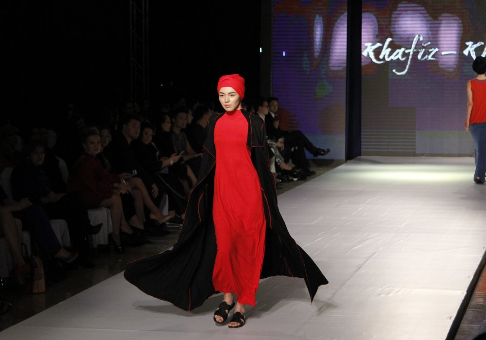 19 апреля, в первый день Kazakhstan Fashion Week 2016, были представлены коллекции брендов: LARIYA; MIREL MARAT; SG SNEZHANA GOROBETS; TAMARA LAMANUKAEVA; NOSI MOYO & ANTHENA; ALEX CHZHEN; SS; TIKO NEBIERIDZE.