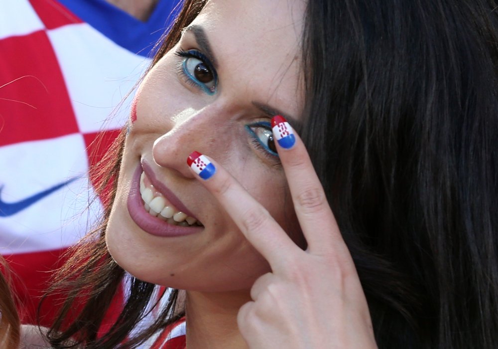 Евро-2016: С такими болельщицами проигрывать нельзя!