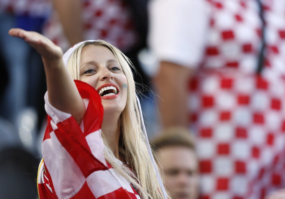 Евро-2016: С такими болельщицами проигрывать нельзя!