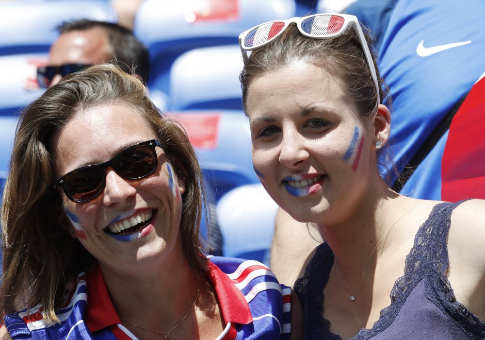 Евро-2016: С такими болельщицами проигрывать нельзя!