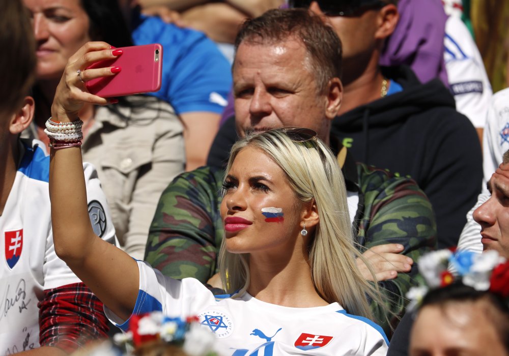 Евро-2016: С такими болельщицами проигрывать нельзя!