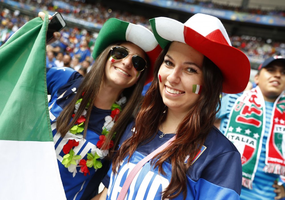 Евро-2016: С такими болельщицами проигрывать нельзя!