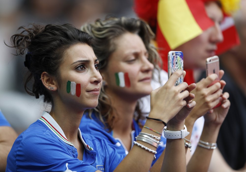 Евро-2016: С такими болельщицами проигрывать нельзя!