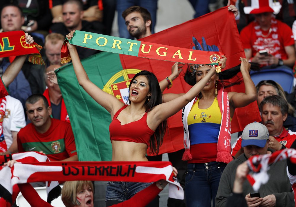 Португальским болельщикам пришлось сильно понервничать в 1/8 финала. Их любимая сборная с трудом прошла Хорватию.