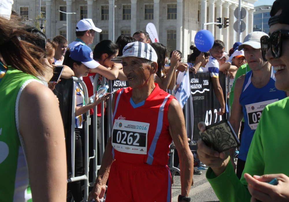 Впрочем, судя по возрасту, среди участников было немало других "Ironman'ов".
