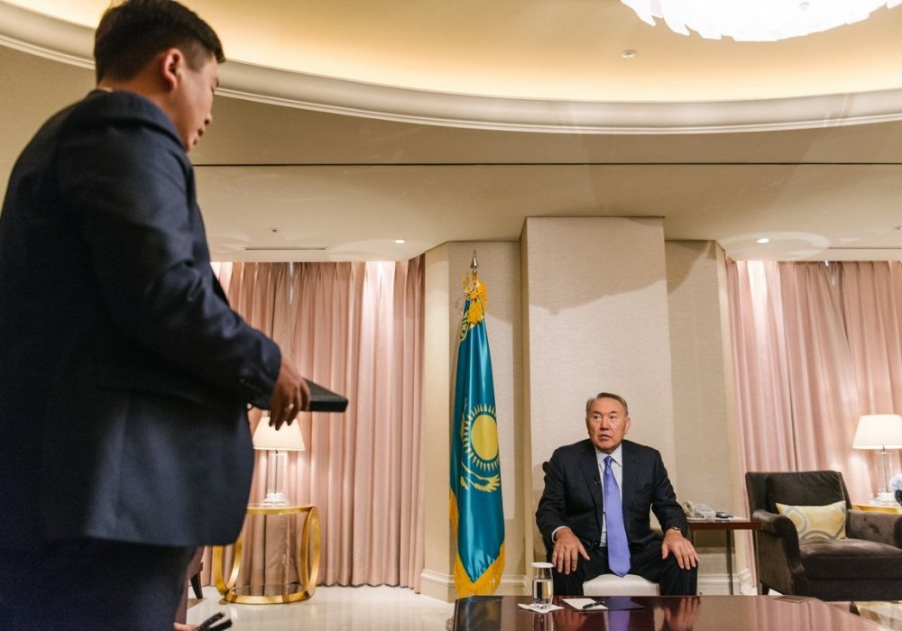 А еще он поблагодарил казахстанцев за поддержку во время его болезни: "Месяц назад, когда объявили, что я лечусь от простудного заболевания, я читал тысячи пожеланий мне здоровья, сочувствия казахстанцев, это было приятно. Пользуясь случаем, хочу всех поблагодарить, каждого за то, что писали на сайтах, в Интернете, блогеры писали".